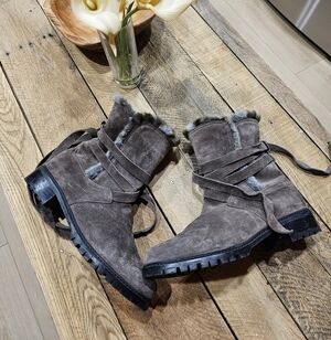 $595 Stuart Weitzman Nappa Leather Wrap Snowfield Fur Boots